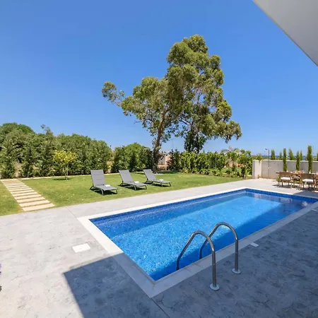 By The - Sea Pearl Protaras