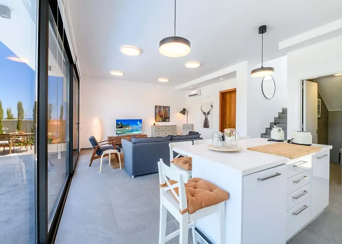 Villa By The - Sea Pearl Protaras