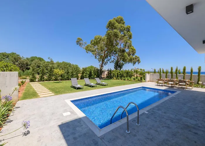 By The - Sea Pearl Protaras